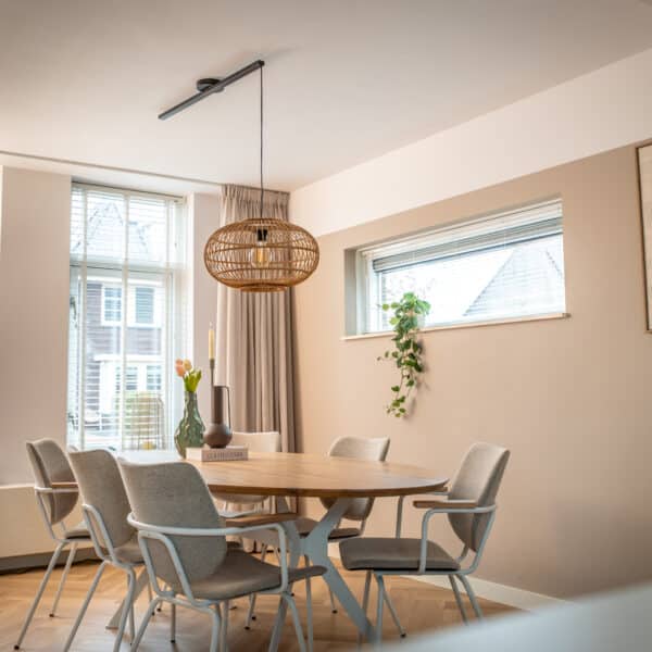 A look inside a calm interior with Japandi and boho